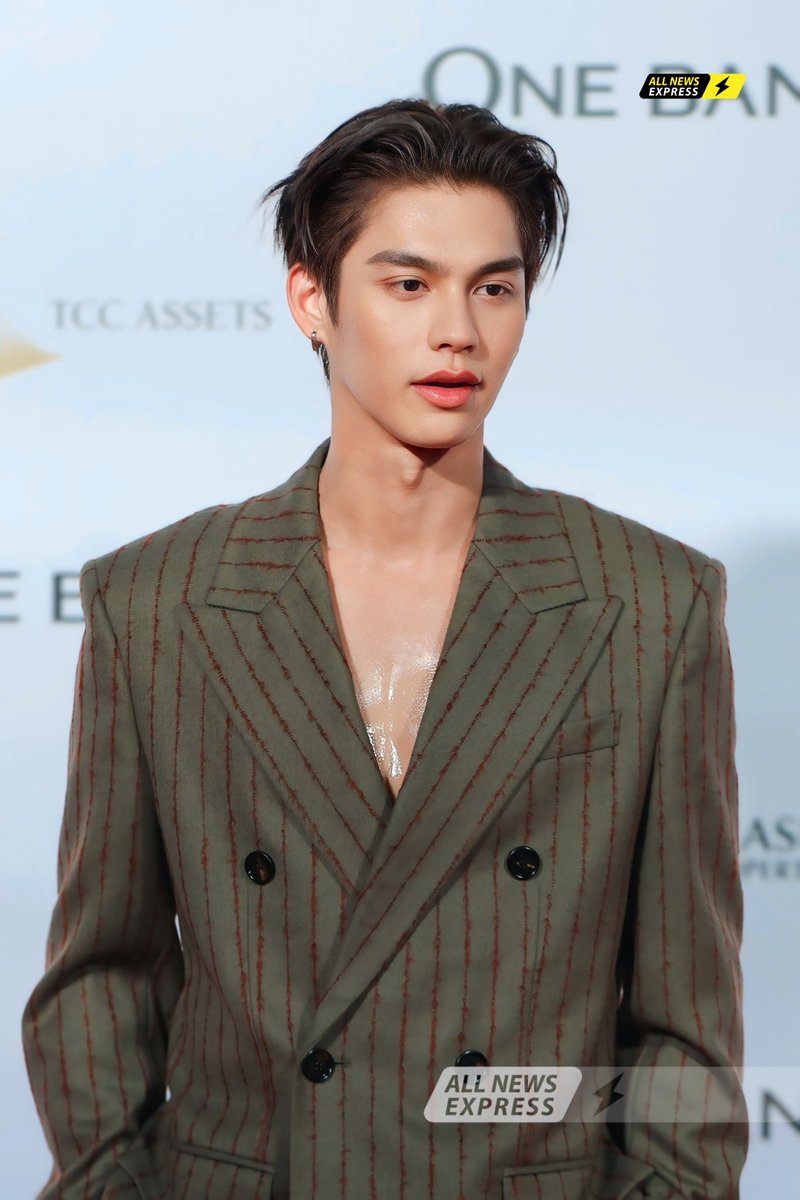 (2)ปิดRed​Carpetได้ยิ่งใหญ่ “ไบร์ท วชิรวิชญ์” ร่วมเดิน Red Carpet ในงาน Grand Openning One Bangkok 

#bbrightvc
#OneBangkokxBRIGHT
#LetOurHeartsBeatAsOne
#OneBangkok #TheHeartOfBangkok
#OneBangkokPeople