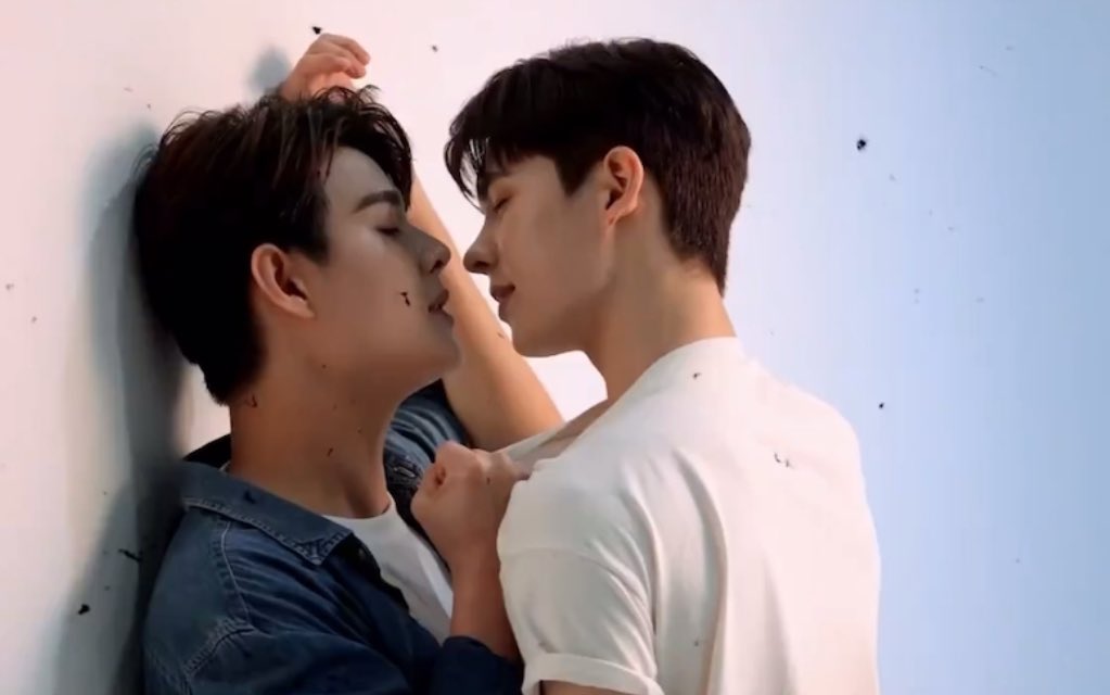 naofiction's tweet photo. "เรื่องอื่นผมอาจจะไม่เก่งเท่าคุณ แต่ถ้าเป็นเรื่องจีบคนอายุมากกว่า ผมเป็นมือโปร รอรับมือให้ดีนะครับ..พี่จอม"

#หวานใจผู้ใหญ่จอม https://t.co/wcQYvqeGw4