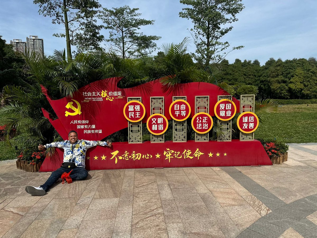 De Cancún hasta China! Amor incondicional por tus colores… 
💛💙 <a href="/atlantaoficial/">Club Atlético Atlanta</a> <a href="/Filialesatlanta/">Peñas y Filiales Atlanta</a>