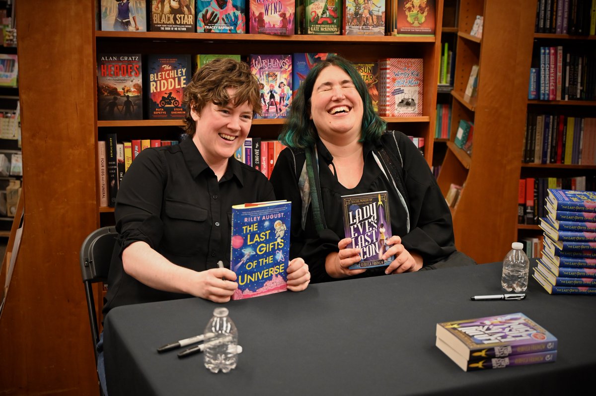 Thank you so much to everyone who came out to the event last night, and to my amazing conversation partner (and new friend!) <a href="/ryfkah/">Rebecca Fraimow</a> and to <a href="/HarvardBooks/">Harvard Book Store</a> for hosting us! Meeting fans of Last Gifts and new readers both was such an amazing experience -- I'll treasure this always.💛
