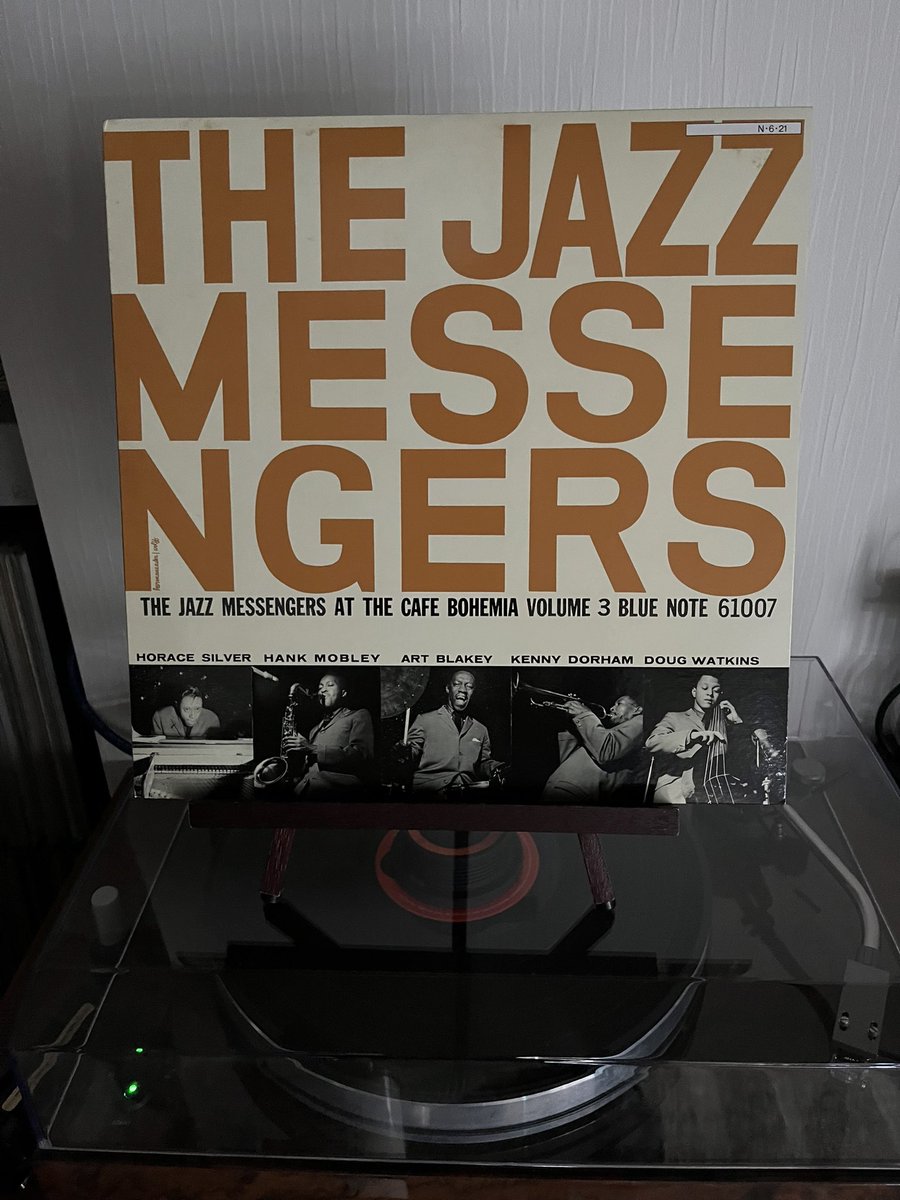Bukado_Cafe's tweet photo. 明日の牡丹文化堂、Music Cafe BOOKER LITTLEは、13:30から17:15の営業です。
Jazz Messengers のアルバムを特集します。
明日はランチはありませんのでよろしくお願いします。
スィーツはカボチャのプリンを用意しています。
#カフェ #ジャズ喫茶 #コーヒー #ジャズメッセンジャーズ https://t.co/I3yyup5drt