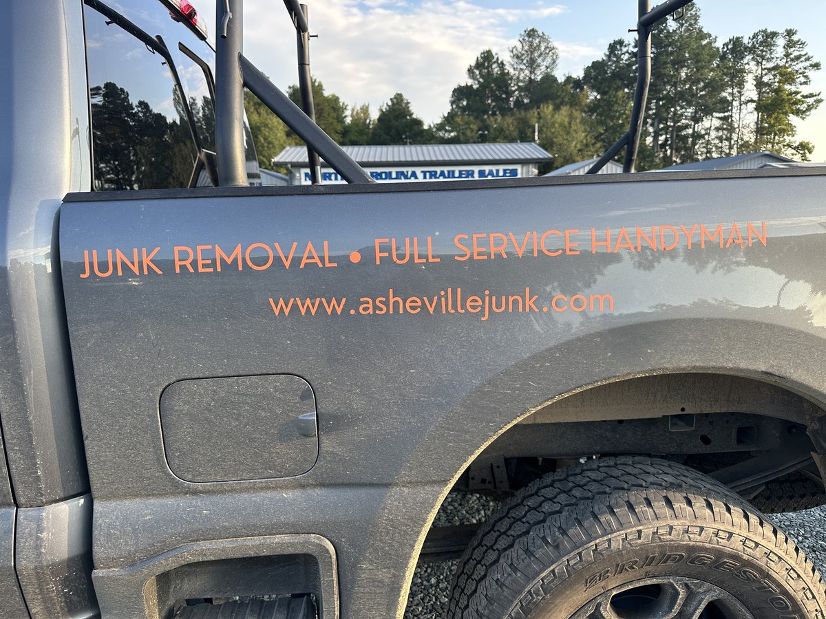 NCTrailers's tweet image. nctrailers.com/inventory/dump…
Thank you Will S. for allowing us to earn your business and good luck to you in your clean-up efforts in Fletcher, NC. Big Tex 14RB Roll-Off trailer and 3 Dump Bins.
#BigTexTrailers #ReliefEfforts #NCstrong #FletcherNC #WesternNC #HurricaneHelene