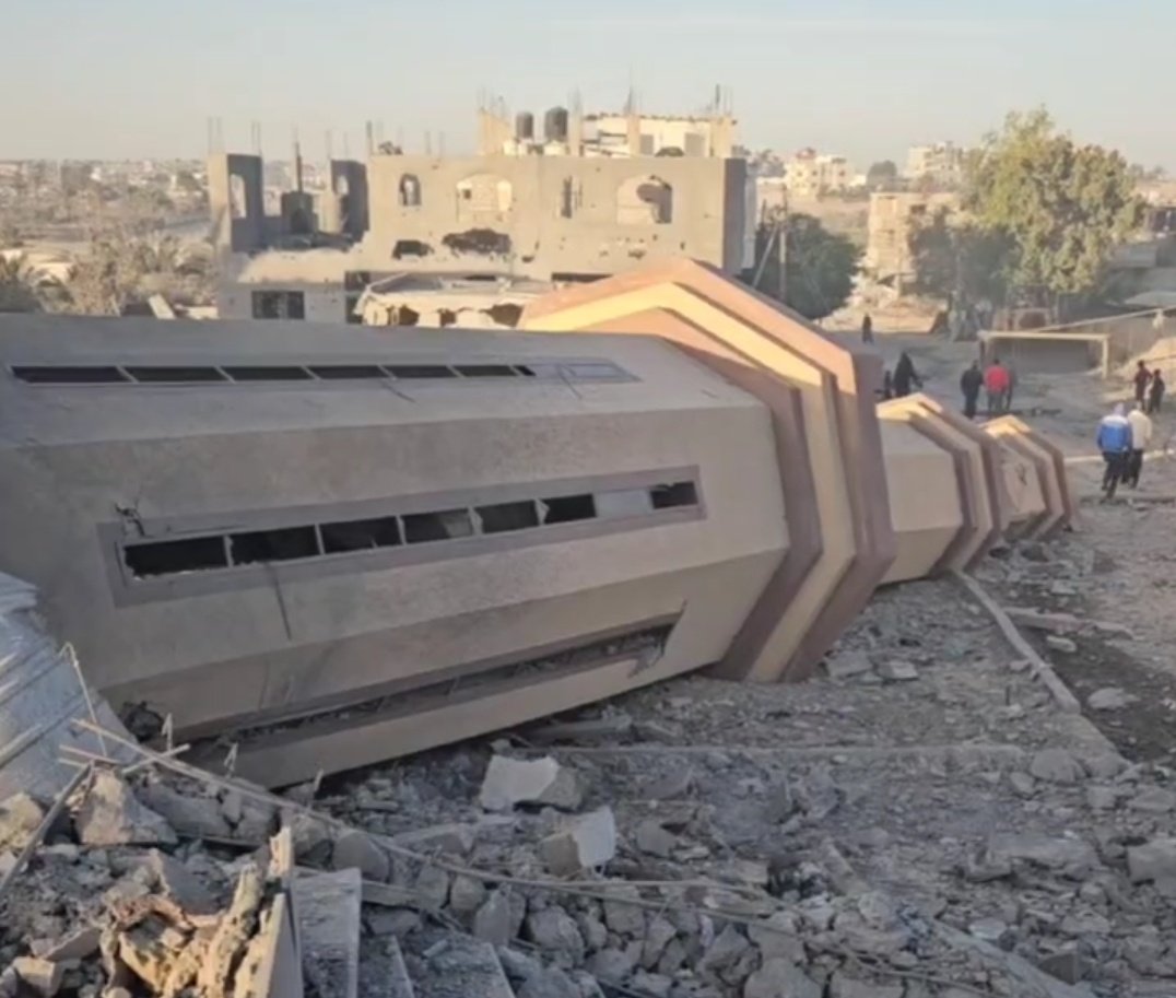 في يوم الجمعة المبارك هدم الجيش الإسرائيلي هذا المسجد في خان يونس.