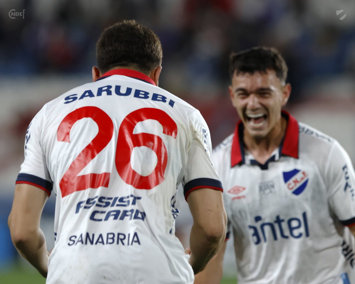 Nacional's tweet photo. 👋🏼 Buen viernes Tricolores

#ElClubGigante 🔵⚪️🔴 https://t.co/dr1vOqQSYl
