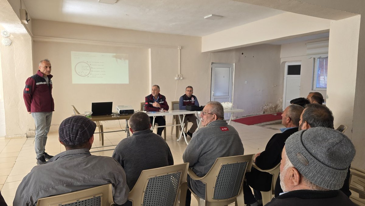 Bakanlığımız'ın Yeni Destekleme Modeli kapsamında Çankırı Merkez Akçavakıf köyünde üretim yapan üreticilerimize bilgilendirme toplantısı gerçekleştirilmiştir. #TarimSahada