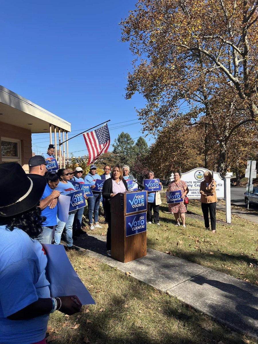 Your vote is your voice. Use it!

On Thursday, <a href="/RepJohanny/">Rep. Johanny Cepeda-Freytiz</a> joined <a href="/MakeTheRoadPA/">Make the Road PA🦋</a> and <a href="/SenJudySchwank/">Sen. Judy Schwank</a> to urge Latinos to make their voices heard.