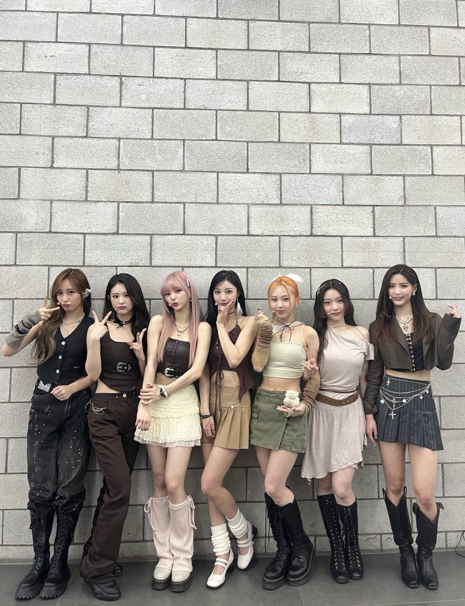 ichillinzip's tweet photo. les entregamos nuestros 𝕔orazones sin 𝚖irar atrás 🏹 ⌒ y les confiamos p𝐥enamente nuestras vid𝕒s porque sabemos que nos van a en𝕤eñar a #s𝖍a𝚔eᰍ̠其れ·𝚙𝐥ayē𝕣 hasta que todas nos la rifemos en nuestros nuevos pues𝕥os.

. ݁ 𝐫𝕚ng—𝐢ng ★̲ 我の #a𝐥ārm ⏰ ♡ https://t.co/WBtJTHpMja