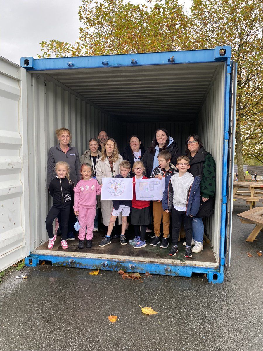 Laura Palfrey tweet media