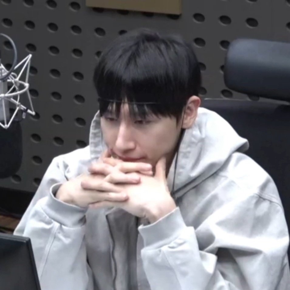 imbebe_l26's tweet image. 문득... 다음 공연 때 해투다 X발 부분에서.. X발 대신 창균! 을 외쳐보면 어떨까 하는 생각이 들엇어요
너가좋아 (창균!) 하면 균도 더 좋아하지않을까하는.?
그냥 밤이라 생각 한 번 끄적여 보앗어요
좋은 밤 보내셔요들~!