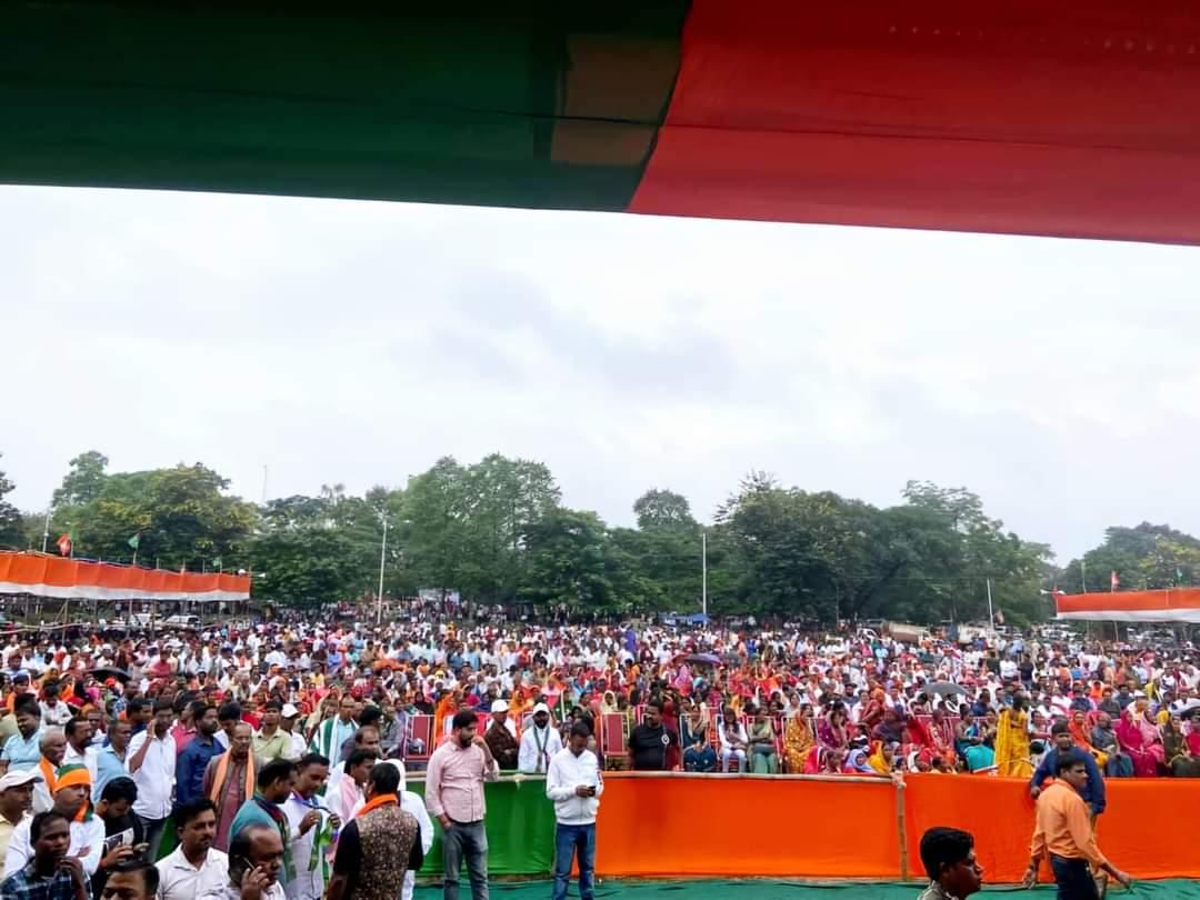 RakeshPrasadBJP's tweet photo. बड़कागांव विधानसभा क्षेत्र के भाजपा प्रत्याशी श्री रोशन लाल चौधरी जी के आज बरकाकाना में आयोजित नामांकन सभा को संबोधित किया एवं उन्हें विजय की शुभकामनाएं दिया। 

इस अवसर पर छत्तीसगढ़ के मा. वित्त मंत्री श्री @OPChoudhary_Ind जी, हजारीबाग के  मा. सांसद श्री @Manishjhzb जी, गिरिडीह के मा. सांसद श्री चंद्रप्रकाश चौधरी जी, भाजपा के प्रदेश महामंत्री श्री मनोज सिंह जी, पूर्व विधायक श्री लोकनाथ महतो जी, जिला अध्यक्ष श्री प्रवीण मेहता जी सहित अन्य नेता गण का संबोधन हुआ। इस दौरान भारी संख्या में भाजपा व आजसू के कार्यकर्ता उपस्थित रहे।

@yourBabulal @bjpkarmveer 
@BJP4India @BJP4Jharkhand