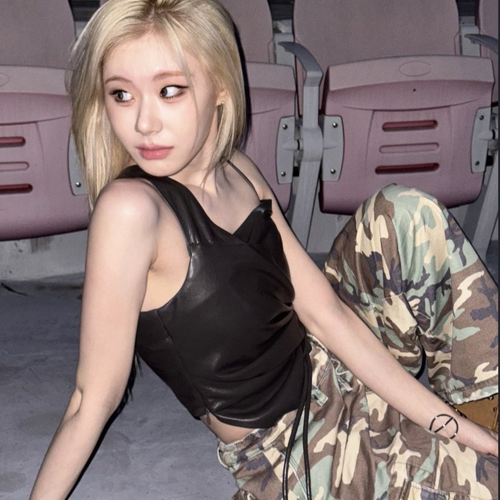low quality chaeryeong tweet media