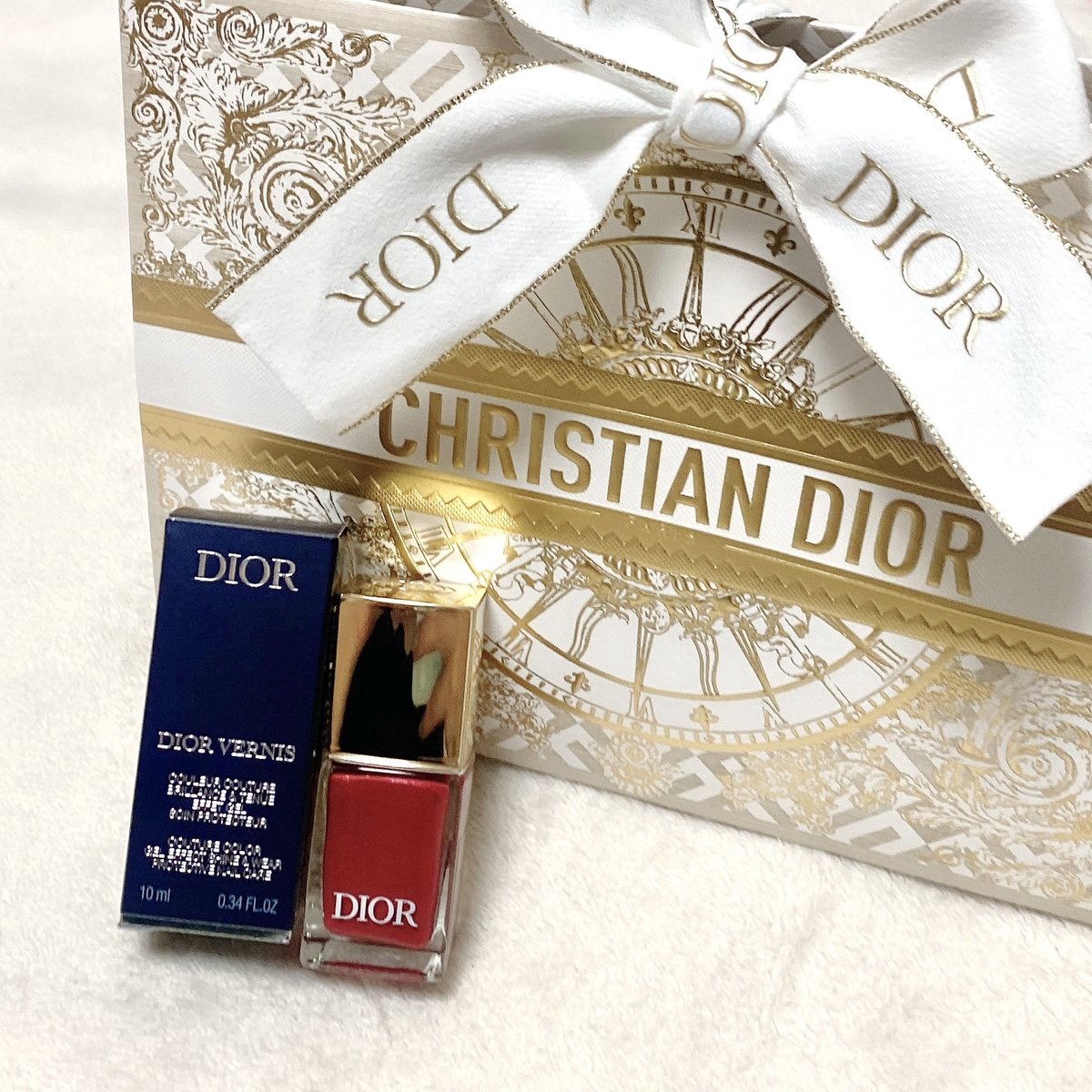 ty_on_kh's tweet photo. #コスメ購入品
🎄Dior ディオールヴェルニ 641

今年初のクリスマスコフレ🤭
職業柄もうネイルは買わないだろうと思ってたんだけどちょうど赤っぽいの欲しくて💞落ち着いたトーンでパール感がめっちゃかわいい…！連休の日とかにつけよ〜🥳 https://t.co/y06E89ttGB