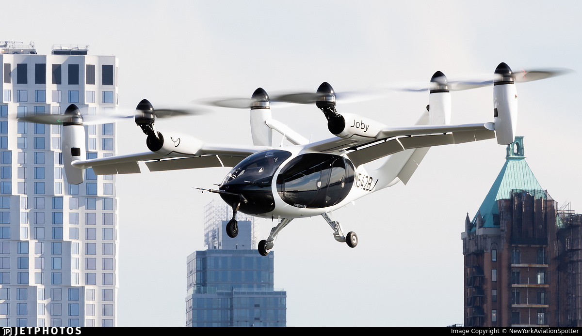 On AvTalk, Boeing reports a $6B quarterly loss while the company’s striking machinists reject the latest contract offer. The FAA issues rules for “powered lift” pilot training and certification. And it was a bad week to taxi aircraft in Chicago. flightradar24.com/blog/avtalk-29…