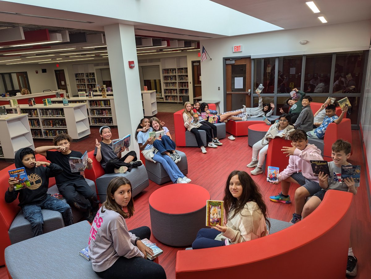 "A book is a gift you can open again and again." 

Here are Mrs. Bonczkowski's morning classes enjoying the NEW MEDIA CENTER here at Iroquois!

<a href="/IroqMS/">IroquoisMS</a>