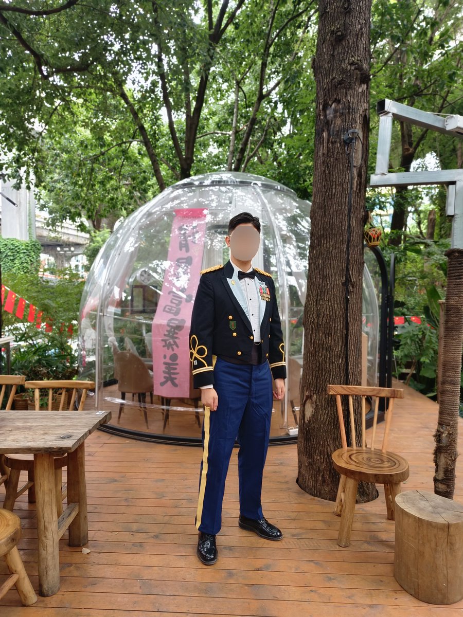 HengboZ30864's tweet photo. The Army #messuniform is really beautiful🤗
#USArmy
#Militaryenthusiast
#party https://t.co/Kh583pedPb
