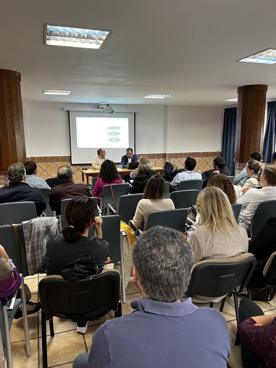 <a href="/ildecobo/">ildefonso cobo</a> 🔵 Continúa la programación de los Encuentros Provinciales 2025 con la sesión formativa sobre la vigencia de las reglas fiscales a cargo del compañero <a href="/RafaTorresIT/">Rafael Torres</a>. 

📸 Gran participación de nuestros colegiados.