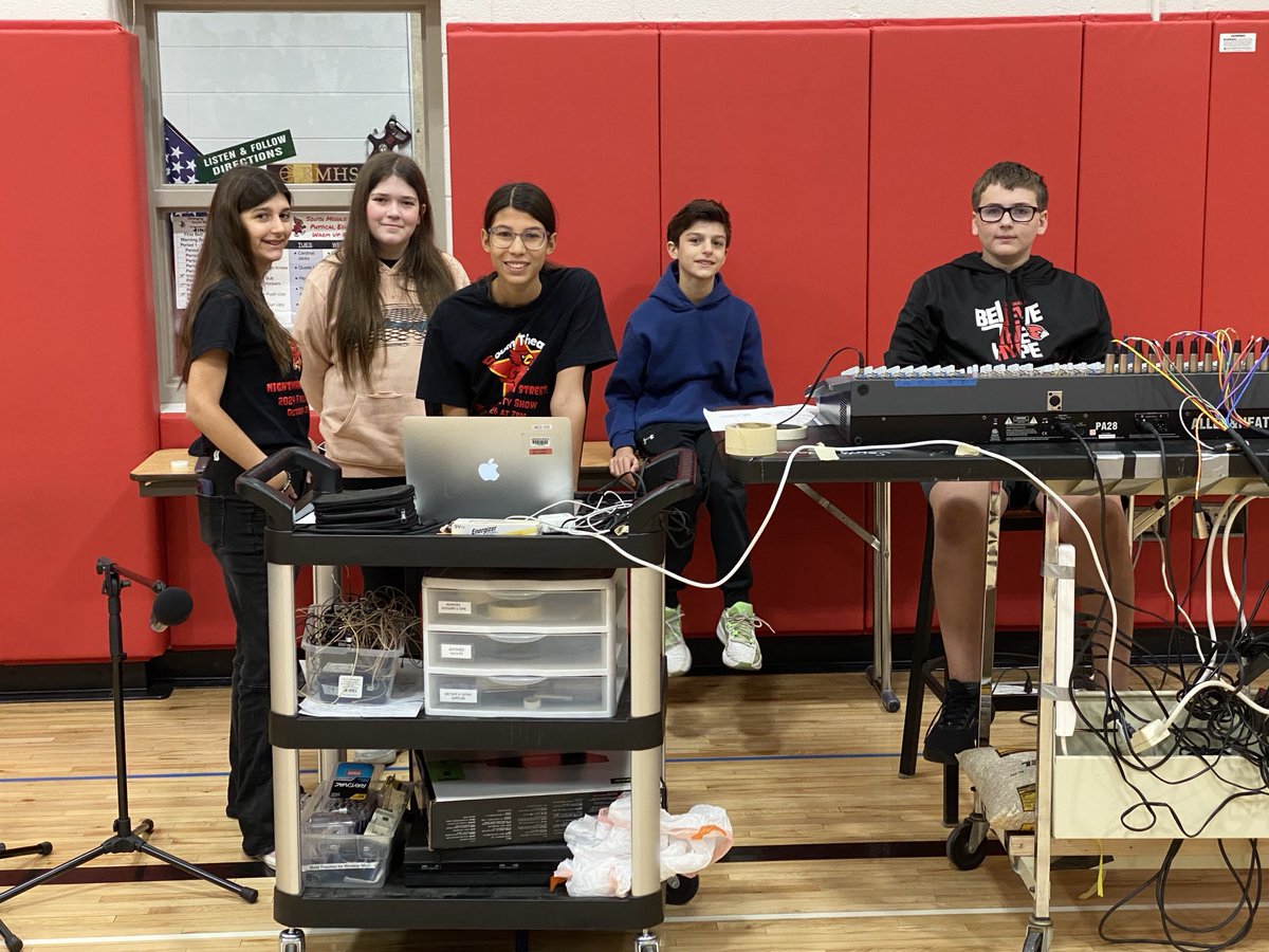 Tech crew ⁦<a href="/AHSD25South/">South Middle School</a>⁩ V-Show ⁦<a href="/ahsd25/">ArlingtonHeightsSD25</a>⁩