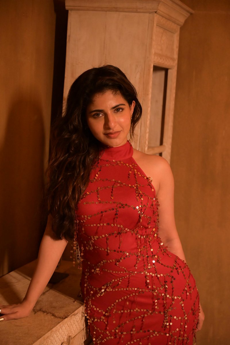 ott_release's tweet photo. #IswaryaMenon turns heads with her dazzling appearance, radiating confidence in a fiery red outfit.
@Ishmenon #RedHotStyle
#OTTRelease #OTT https://t.co/MvGbBp2Rha