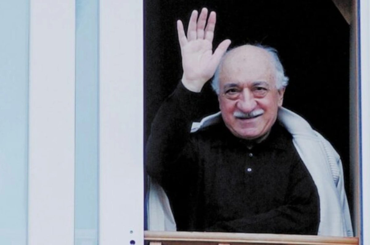 Afgan Türk Kız lisesi mezunlarından  Arzu Akmatzey'in yazmış olduğu şiir:

GERÇEK YİĞİT!..

Dünyanın karanlığına insanlık meşalesi ile gelen insan.
Sahabelerin hayatını etmişti her daim, kendine virdi zeban.
Kalbindeki ihlas ve samimiyet bütün dünyaya ayan.
Bize öğrettiğin