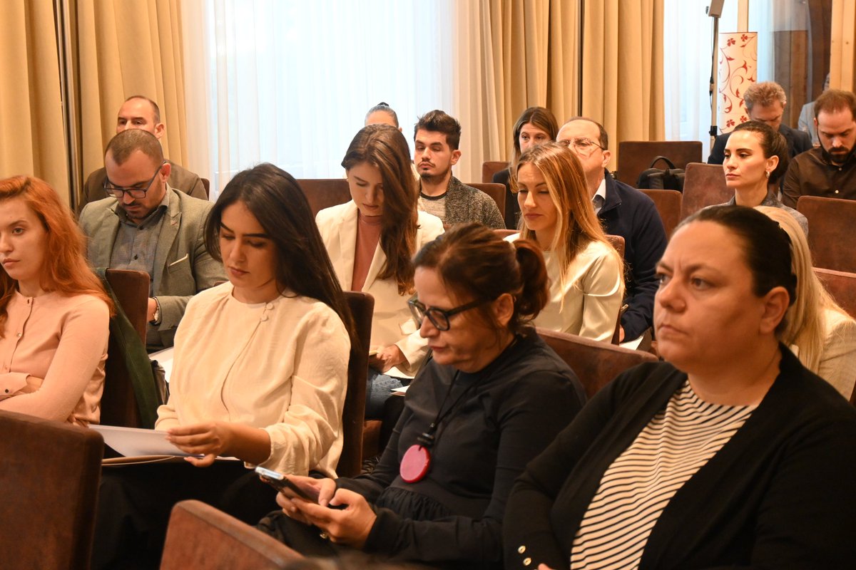 Tkurrja e hapësirës së shoqërisë civile në fokus të debatit.
Nevoja për forcimin e dialogut me institucionet, për të krijuar lehtësira ligjore dhe adresuar dëmtimin e imazhit, fuqizimin e OSHC në komunitet, vetërregullim të integritetit, burime, etj. <a href="/AlbaniaCluster/">Cluster 1 Albania</a> <a href="/IKomiteti/">Albanian Helsinki Committee</a>