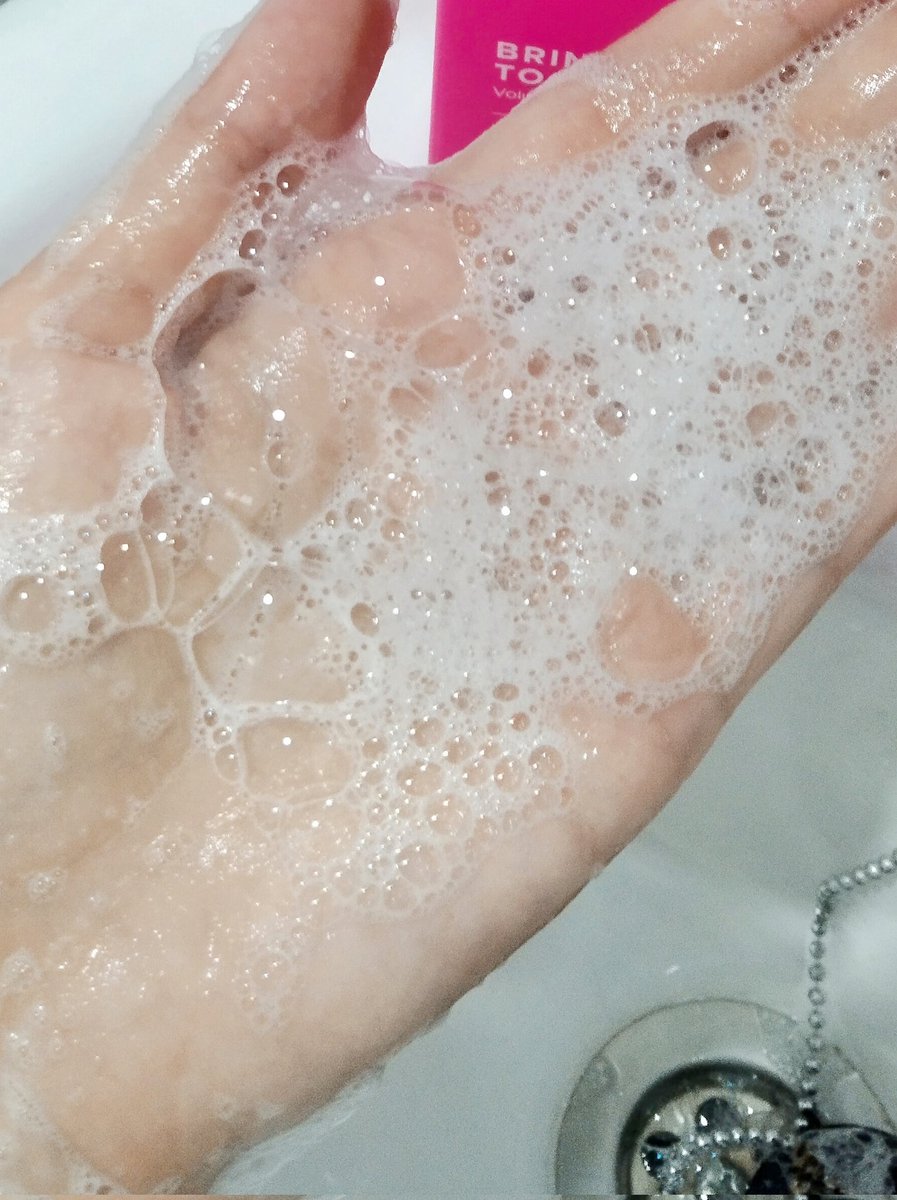 sibtbdazzling's tweet photo. CUMA PAKE SHAMPOO INI, RAMBUT LEPEK GO AWAY🌬️😋🙌🏻✨
pake ini selama berbulan-bulan sampe udah botol kedua nih berarti emg seworks itu buat hempas lepek✨
#MellsRoom https://t.co/payEqjhkru