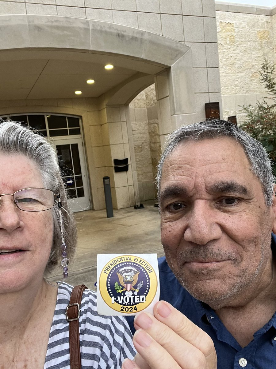 geekettebits's tweet image. I voted with my sister for the first time and can’t be more thrilled! We got to catch up, talk about the candidates, and do our civic duty. 💕🇺🇸 We care so much! (Response from our parents)