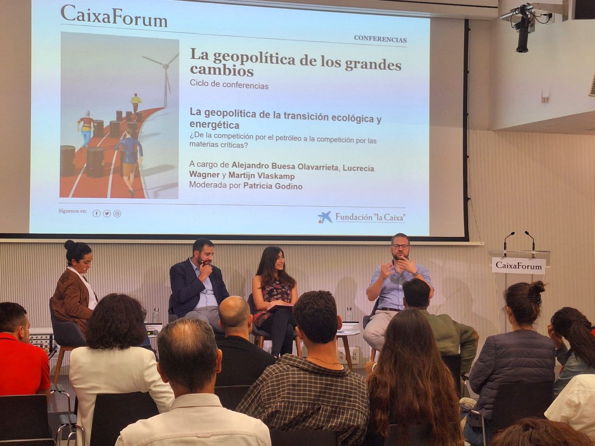 Martijn Vlaskamp (@martijnvlaskamp) on Twitter photo Este miércoles hablé sobre la geopolítica de la transición energética en #CaixaForum Sevilla con <a href="/BuesaAlejandro/">Alejandro Buesa Olavarrieta</a>, <a href="/LucreWagner/">Lucrecia</a> y <a href="/PatriciaGodino/">Patricia Godino</a>. El próximo miércoles habrá otra conferencia sobre la geopolítica de la seguridad: caixaforum.org/es/sevilla/p/l… Este miércoles hablé sobre la geopolítica de la transición energética en #CaixaForum Sevilla con <a href="/BuesaAlejandro/">Alejandro Buesa Olavarrieta</a>, <a href="/LucreWagner/">Lucrecia</a> y <a href="/PatriciaGodino/">Patricia Godino</a>. El próximo miércoles habrá otra conferencia sobre la geopolítica de la seguridad: caixaforum.org/es/sevilla/p/l…