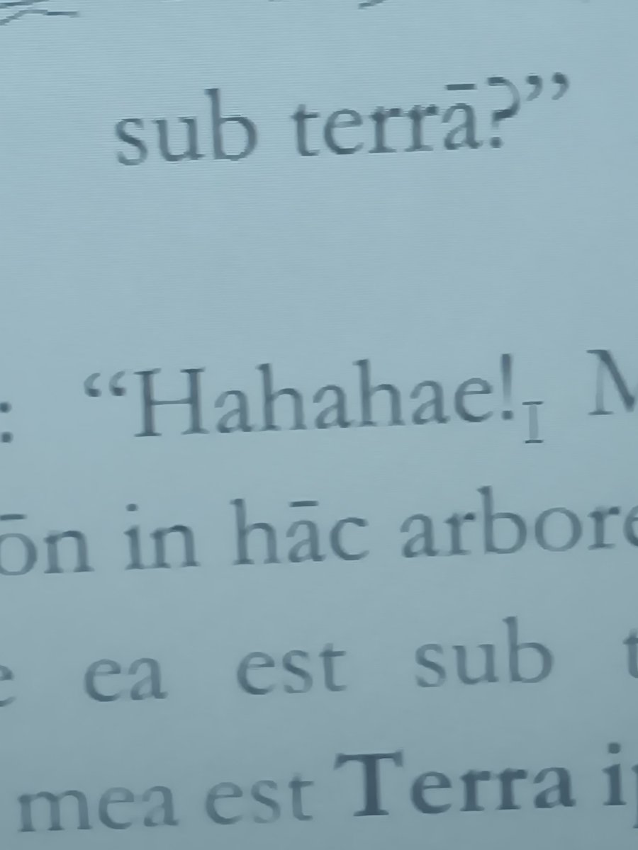 se ríe em femenino plural (sabela estuda clásicas)