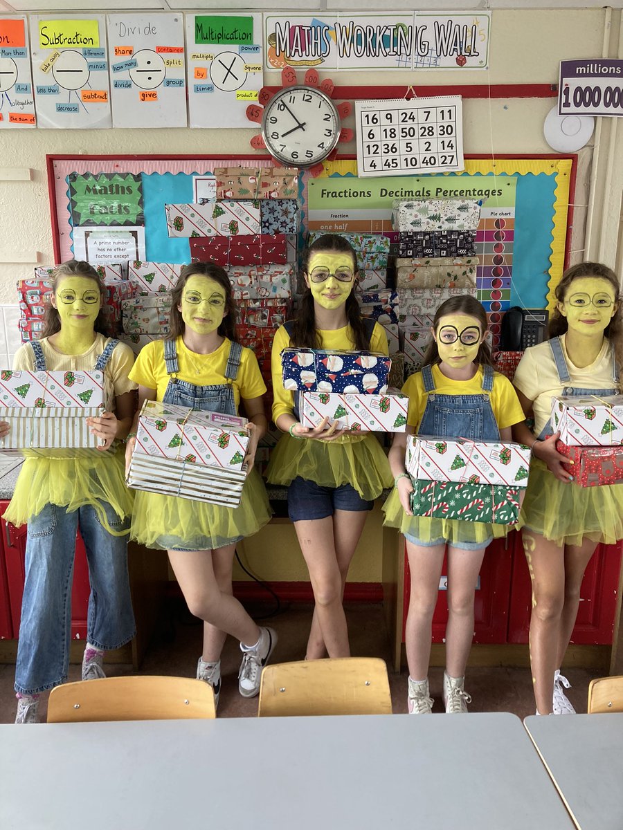 Oíche Shamhna atá ann 🎃🎃🎃 The Minions are hard at work collecting shoeboxes today❤️ <a href="/TeamHopeIreland/">Team Hope Ireland</a> <a href="/ClyonsParish/">Castlelyons Parish</a>