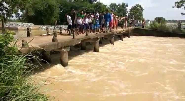 otvkhabar's tweet photo. -ଜଳେଶ୍ୱର: ବିପଦ ସଙ୍କେତ ଛୁଇଁଲା ଜଳକା ନଦୀ
-ସଂଧ୍ୟା ୬ଟା ସୁଦ୍ଧା ମଥାନୀ ଠାରେ ବିପଦ ସଙ୍କେତ ଛୁଇଁଲା
-ବିପଦ ସଙ୍କେତ ୬.୫୦ ମିଟରରେ ଜଳ ପ୍ରବାହିତ
#Jaleswar #JalakaRiver #DangerSignal https://t.co/tqNySH1WnM
