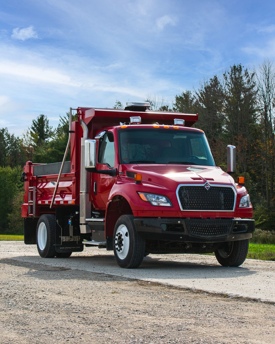 vikingcives's tweet photo. We recently completed this Class 6 medium duty build, with a 11' contractor body and a frame-mounted toolbox. This unit is equipped with hydraulic brakes, so it can be operated by someone with a non-CDL license. https://t.co/0m0rSvA0Dp