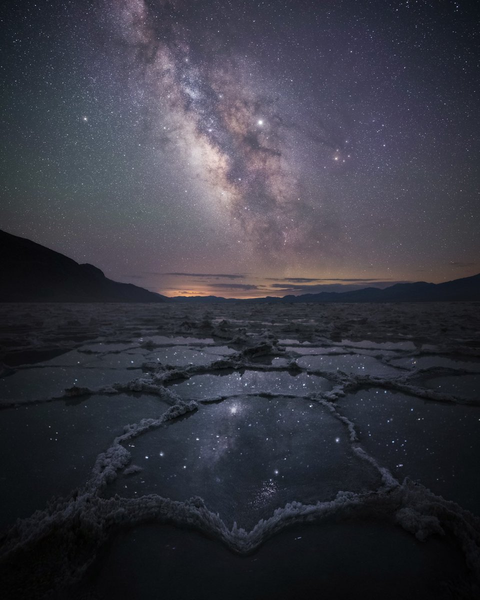 Nothing beats a starry reflection.

📍 Death Valley