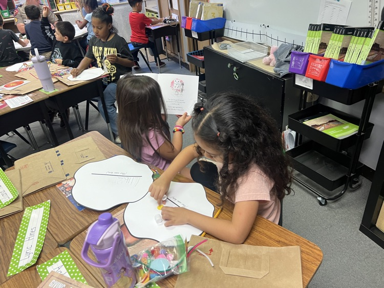 BaylessLISD's tweet photo. United Way Reading! We read campaign! https://t.co/VuMCMBCIs9