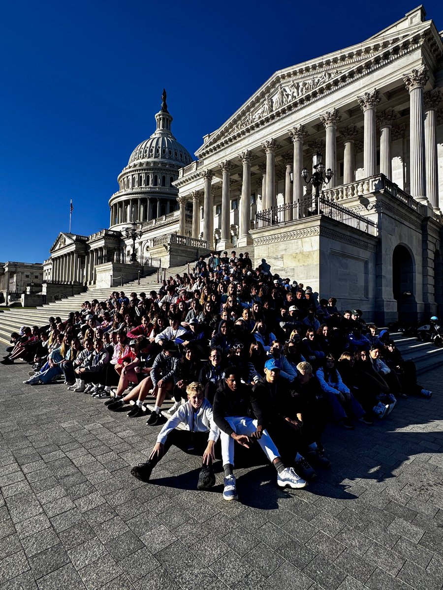MrsKalbfleisch's tweet photo. It’s a beautiful morning to be at the Capitol Building! #CMSDC2024
@CentennialMS https://t.co/SWioVS5gg7