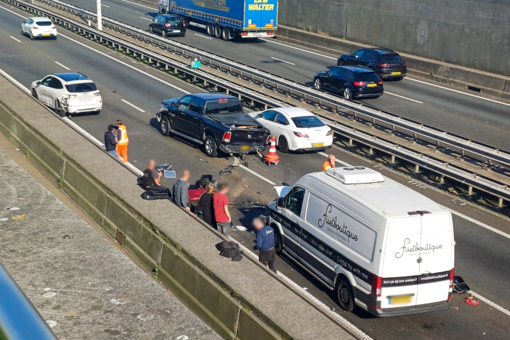 Kettingbotsing zorgt voor sluiting tunnelbuis