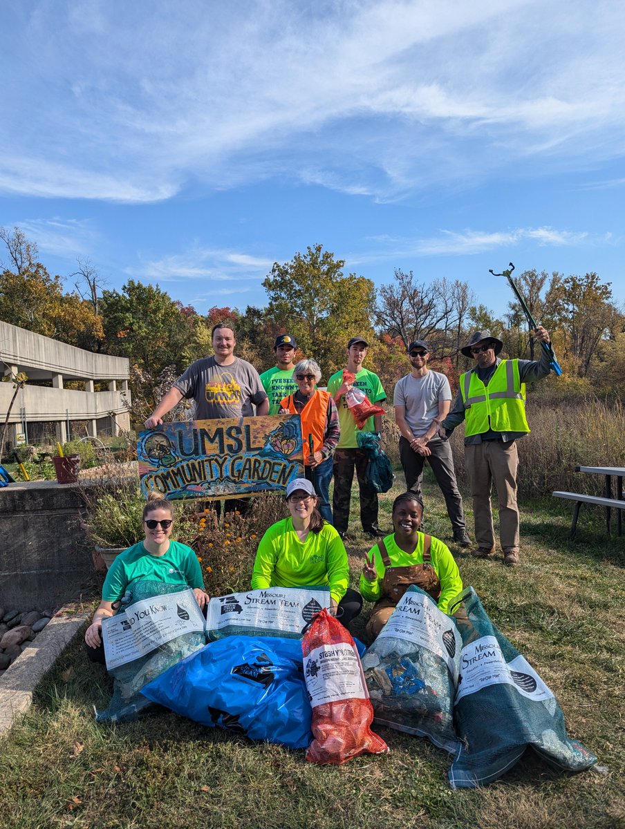 OpenSpaceSTL's tweet image. The @OpenSpaceSTL team swarmed around the @umsl campus yesterday

Besides attending the 2024 Sustainability Summit, we teamed up with the Green UMSL squad to do #trashbashing around the grounds  

We were also joined by the team from @BeyondHousing too

#natureisaclassroom🍃