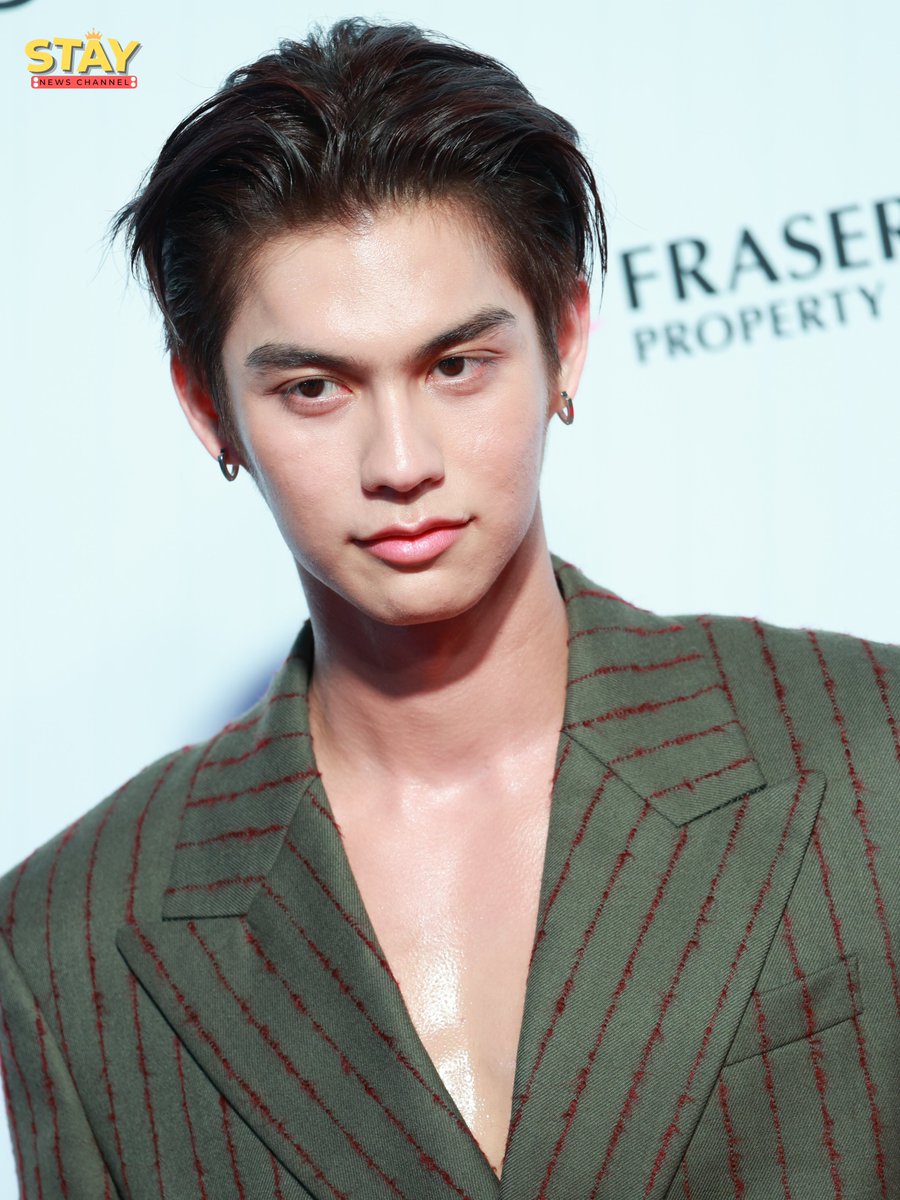staynewsth's tweet photo. คาริสม่าตาแตก เล่นเอาแฟนๆใจละลาย
ไบร์ท วชิรวิชญ์ นักแสดงหนุ่มสุ��ฮอต
ในงานเปิดตัวแลนด์มาร์ก One Bangkok

Bright Vachirawit

#OneBangkok
#OneBangkokxBRIGHT
#bbrightvc  
#ไบร์ทวชิรวิชญ์ https://t.co/muyK9wjO0p