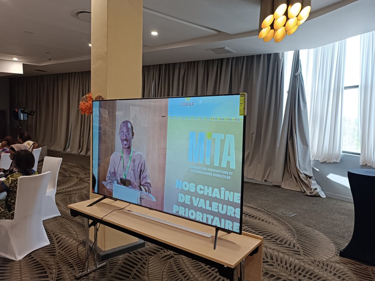 aba_activities's tweet photo. [Jour 5] MITA - Sommet des Jeunes du CORAF / Prix Abdoulaye TOURE

Place au Prix Abdoulaye TOURE, moment de discours, hommage et témoignage à M. Abdoulaye TOURE. Grand défenseur de l'agriculture africaine.

@aba_activities @CORAFNews @WorldBank @UNDPWACA @Incubationtv @FAO https://t.co/mw1rQs5oIQ
