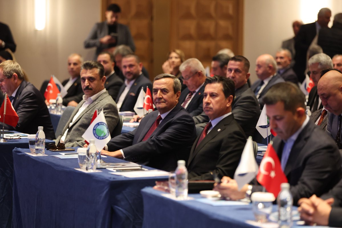 BASKANBATUR's tweet photo. 17 sene başkanlığını yaptığım Kıyı Ege Belediyeler Birliğimizin hazırladığı tören ile değerli Birlik Başkanımız ve Muğla B.B Bşk Ahmet Aras’ın elinden büyük bir gururla plaketimi aldım. Başkan  Aras’a ve encümen üyelerine gösterdikleri ahde vefadan dolayı çok teşekkür ediyorum. https://t.co/HorMMTuy7c
