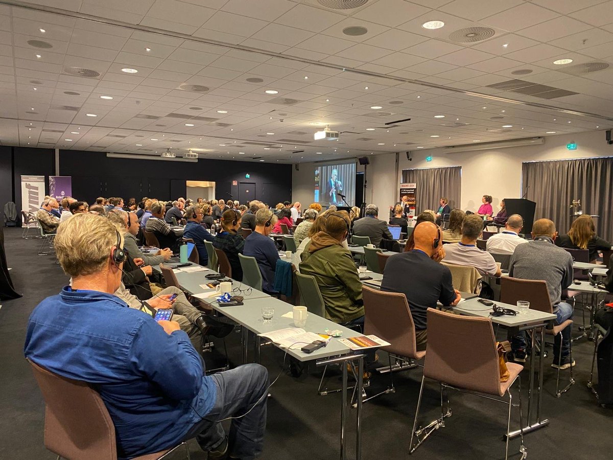 amposmusicos's tweet photo. En la 5th International Orchestra Conference Malmö 2024 esta mañana ha intervenido Pilar Parreño, secretaria de @amposmusicos sobre la protección física y mental de los #musicos. Agradecemos a @CCOO su invitación. #AMPOSportusalud #musicianshealth https://t.co/aXEFxomWnA