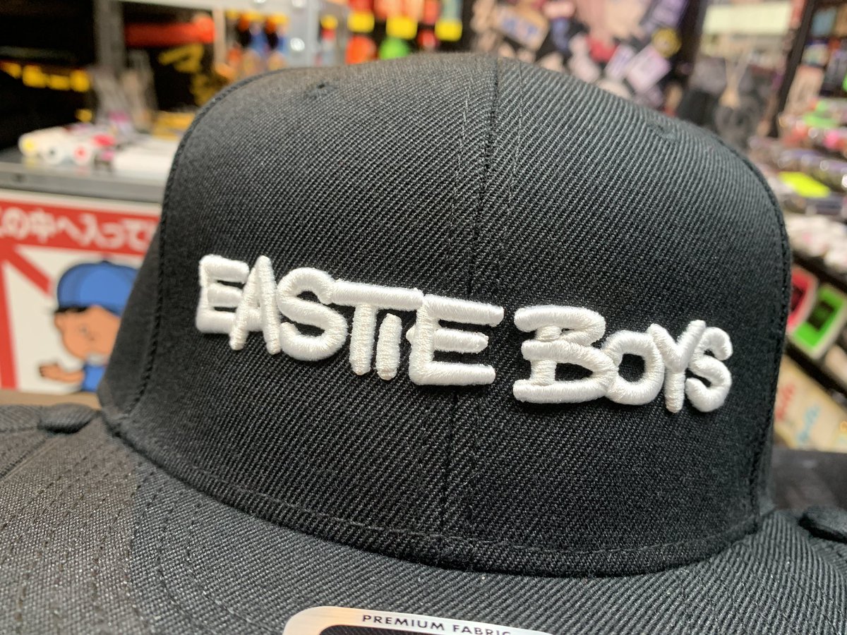 session_eastyo's tweet photo. VLOTさんとのオリジナルコラボCAP。
EASTIEBOYSが完成致しました‼️
数量限定ですのでeastsideなhiphop好きな方は是非!
#vlotboardbag #VLOT
#session #セッション
#EASTIEBOYS
#graffiti #hiphop #ヒップホップ
#sticker #新小岩 #しんこいわ
#eastyo https://t.co/UVwpq6xaXC