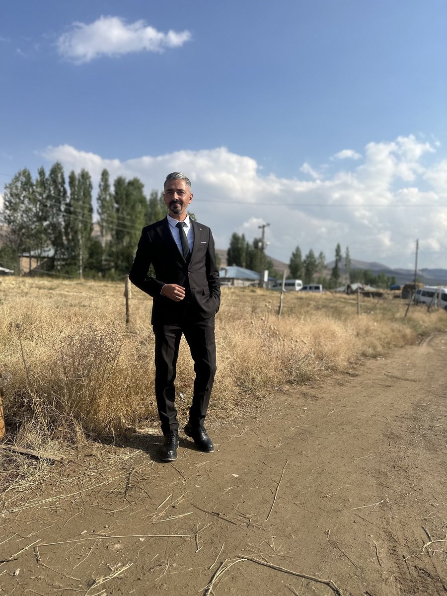 SayurEmrah's tweet image. Herkesler Ekliyor bende katılayım madem😂😎 #takımelbiseliadam #bestmodel