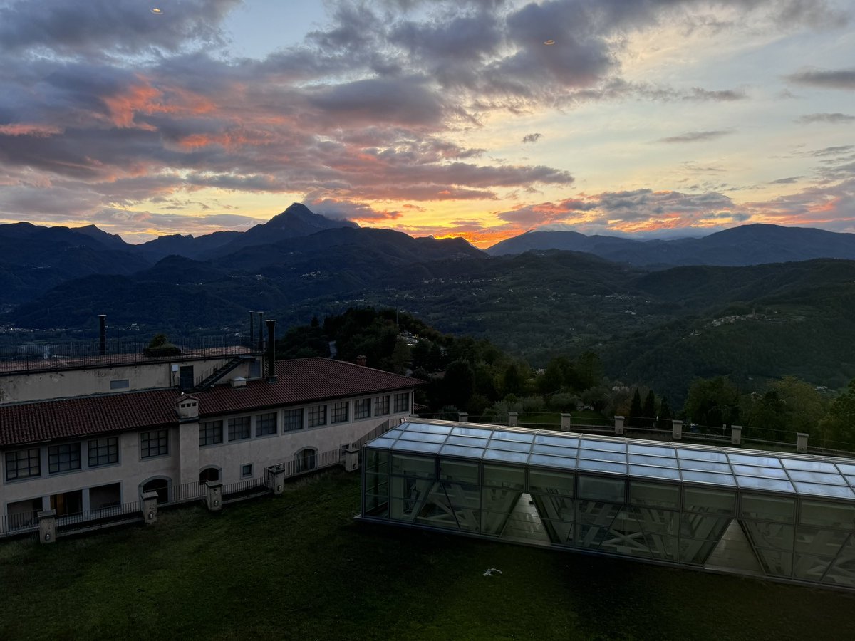 hoyer_melissa's tweet image. I just finished an exciting week in Italy at the Endoplasmic Reticulum EMBO conference. Beautiful views and excellent science. I love coming back to this conference over the years and interacting with the ER community. I also caught up with old Voeltz lab members!