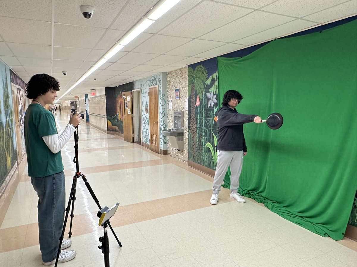 Always_clicking's tweet image. Lights, Camera, Action!   My favorite part of teaching is seeing how creative student are.  Their project is a commercial for a fictitious product that must use the green screen.  Can&apos;t wait to see what the frying pan is for.@AppleEDU @DoverHSNJ #finalcutpro
