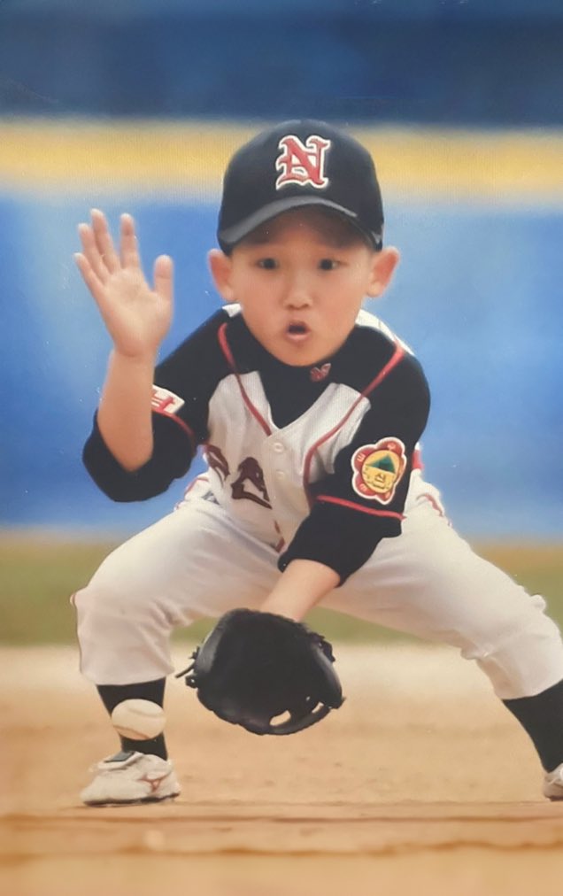 아니 서호철 왜이렇게 귀욤짐..?
방금 인스타 릴스에서 별다방 클래스 영상 보고 왔는데 쿠키 양 손으로 주섬주섬 주머니에 넣고 어떤 엔팬이 실수로 후레쉬 키고 사진 찍으니까 서호쩔이 " 오 후레쉬... 8회 말인줄 알았어요 " 이럼 ;;