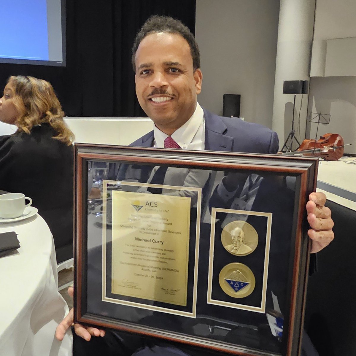 Congrats to <a href="/GreensboroNano/">JSNN-Nano Greensboro</a> faculty member Michael Curry for getting the Stanley C. Israel award from <a href="/AmerChemSociety/">American Chemical Society</a> this week! <a href="/ncatsuaggies/">North Carolina A&T</a>