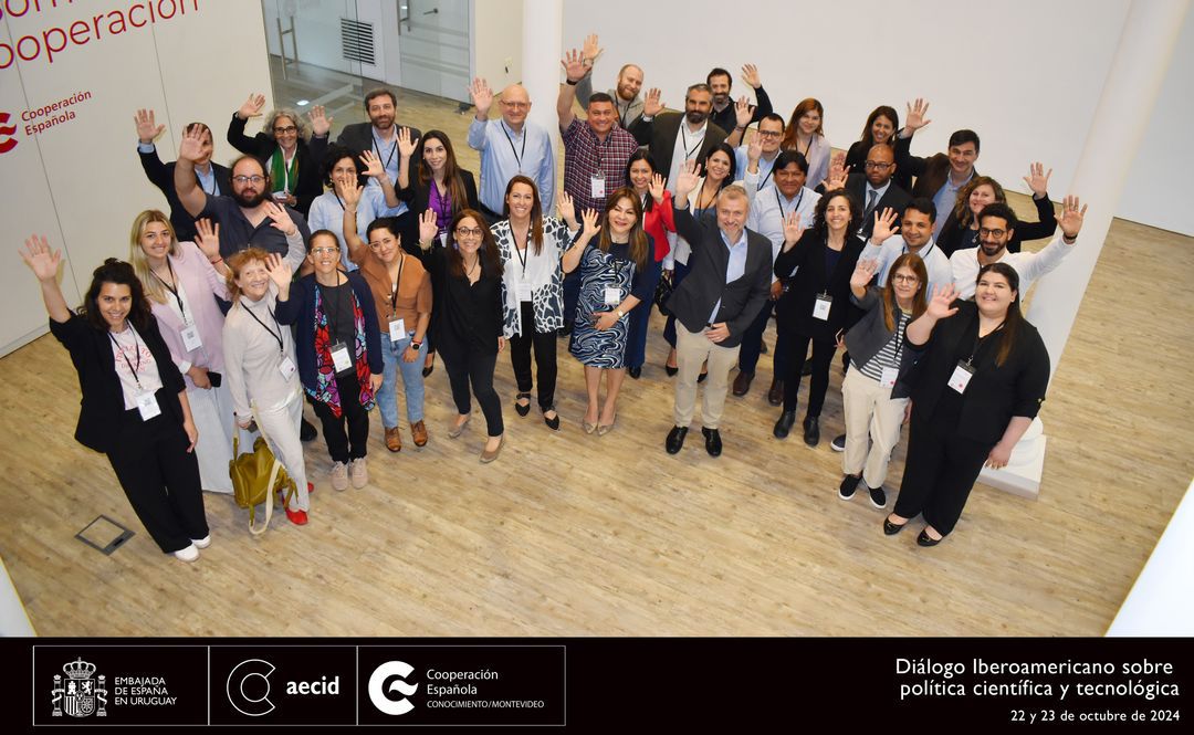 investigauy's tweet photo. El 22 y 23 de octubre participamos de la actividad: “Diálogo Iberoamericano sobre política científica y tecnológica”, el marco del Espacio de Inteligencia Colectiva (EIC) sobre Ciencia, Tecnología e Innovación (CTI) para el Programa #Interconecta de AECID.
Allí asistieron representantes de organismos gubernamentales y otras organizaciones no gubernamentales vinculados a la ciencia y tecnología de ocho países iberoamericanos. Por Uruguay destacamos la participaron instituciones como @dicytmec, @AuciUruguay, @ANIIuy así como también representantes de la Comisión de Políticas I+D de Investiga uy.
#NoDejarANadieAtrás #Agenda2030