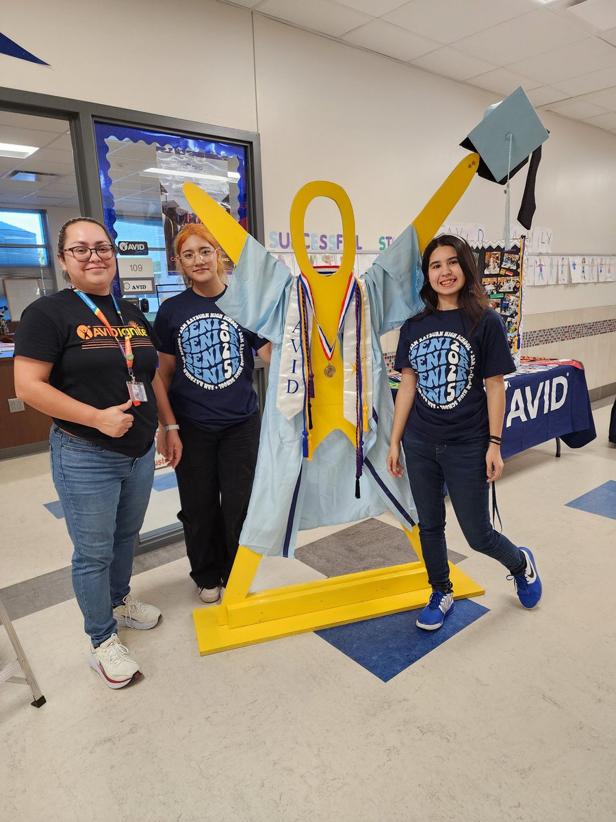 So proud of Yulitza and Daphne, who spent yesterday evening helping Ms. Garza spread the word about AVID at Mae Smythe!! They rocked it!! #srhsavid #avidrocks #proudteacher <a href="/AVID4College/">AVID</a>