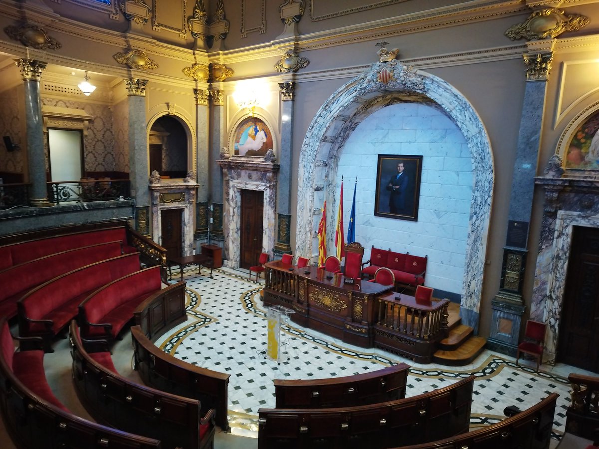 aurlienperoumal's tweet photo. 🇪🇸 Visite el hermoso #ayuntamiento de Valencia y su Salón de Plenos, que fue la sede oficial de las Cortes españolas, cuando Valencia era la capital de la Segunda República española.#historia @CompromisVLC #politica https://t.co/WtTBaWBkXl