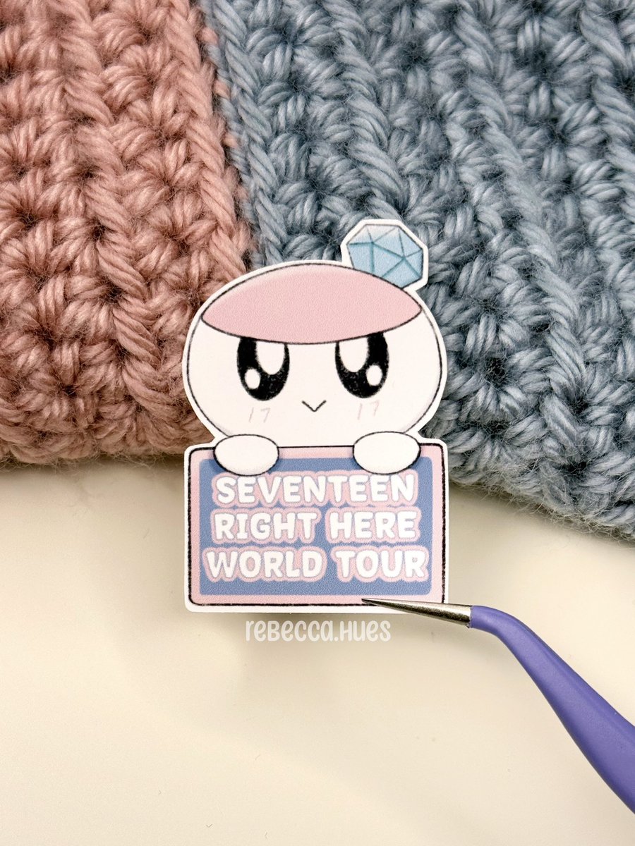 SEVENTEEN FREEBIES IN NEW YORK 💎

See you at UBS arena both days on 10/25 &amp; 10/27

I’ll have around 100 of these stickers to give away ☺️🫶

#SEVENTEEN 
#SVT_RIGHT_HERE_WORLDTOUR
#SVT_RIGHT_HERE_IN_NEWYORK